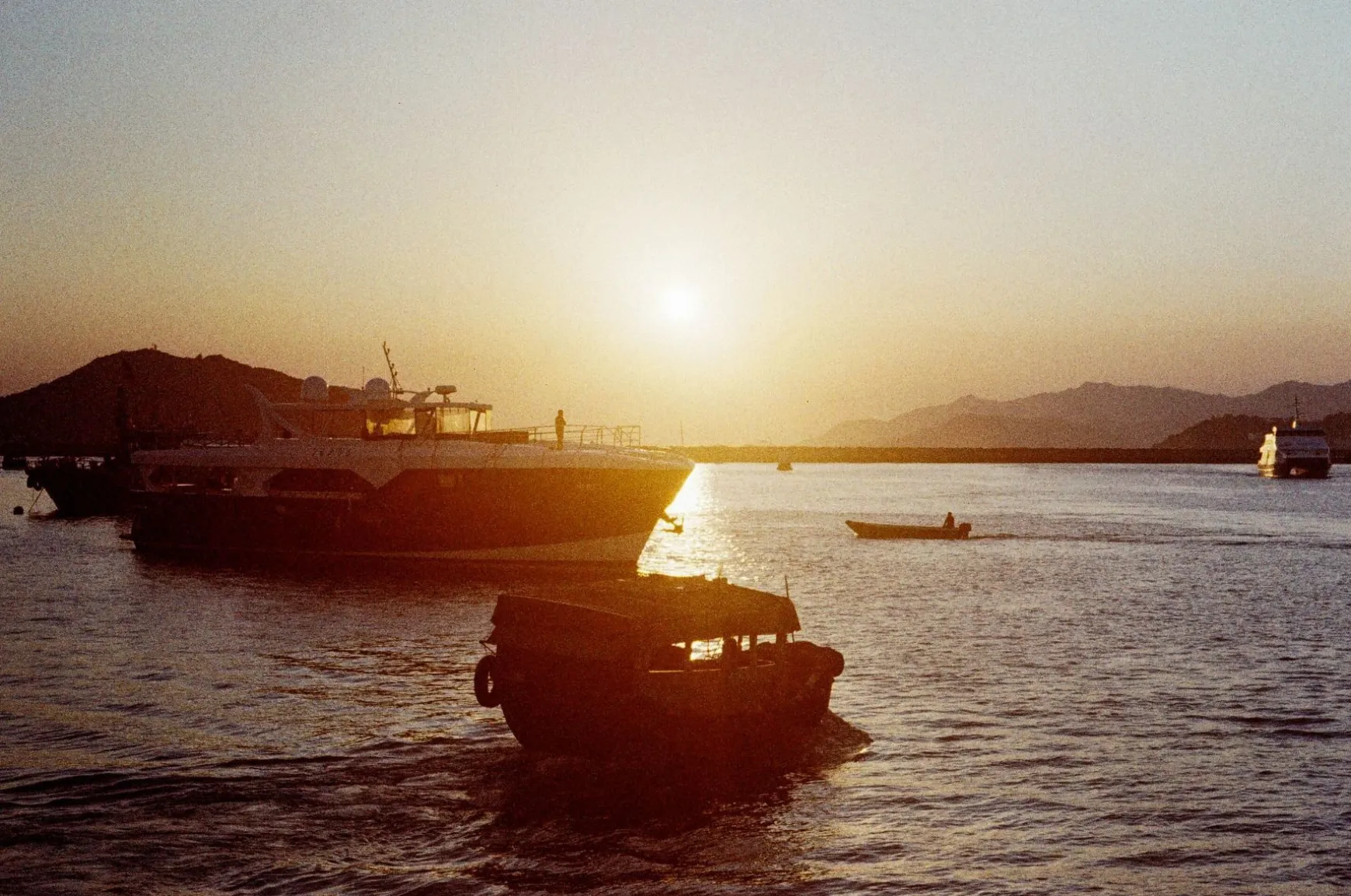 Lomography Lomochrome Films | 35 Mm Film>LomoChrome Color ’92 Sun-kissed 35 mm ISO 400